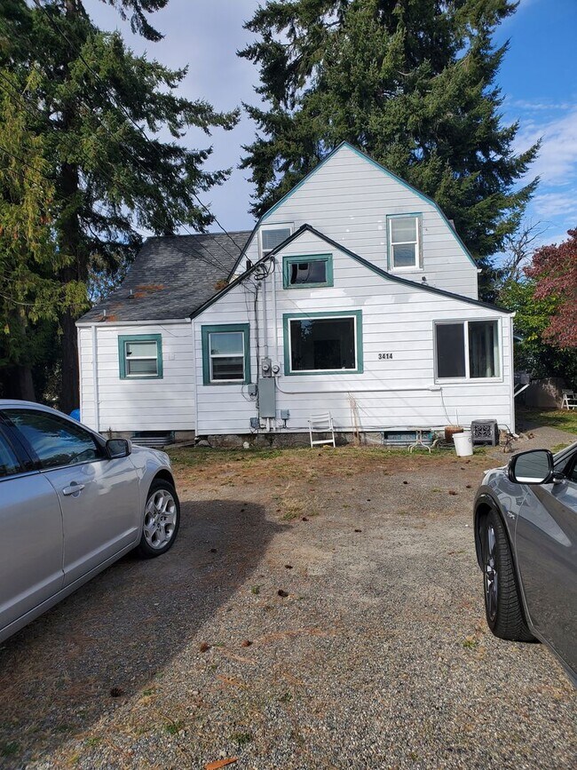 Building Photo - JYG: 3414 Duplex