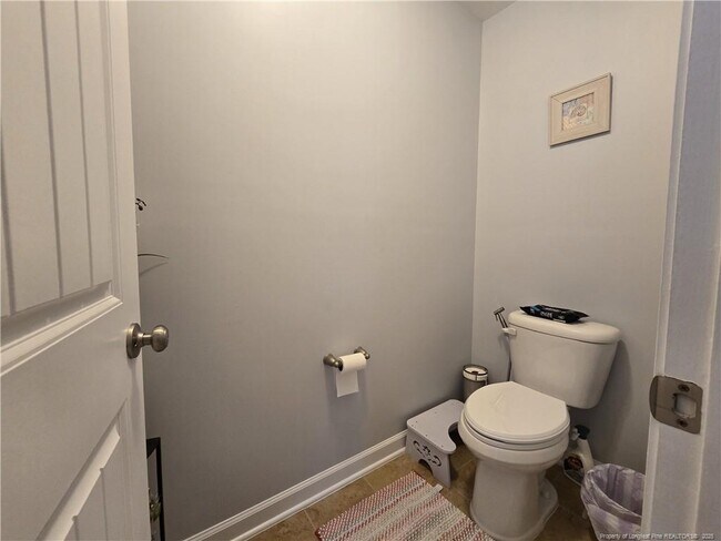 Building Photo - 410 Sedgefield Dr
