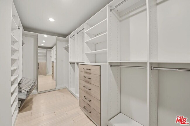 Building Photo - 175 Barlock Ave