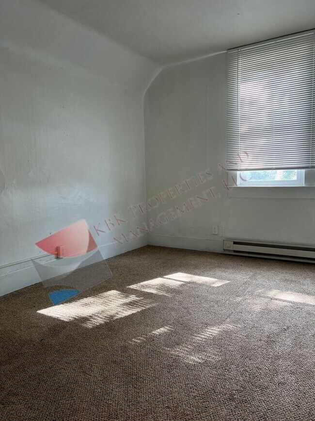 Building Photo - Lundberg