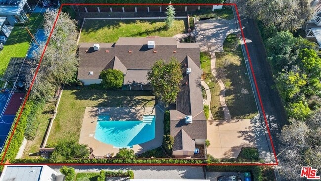 Building Photo - 17117 Weddington St