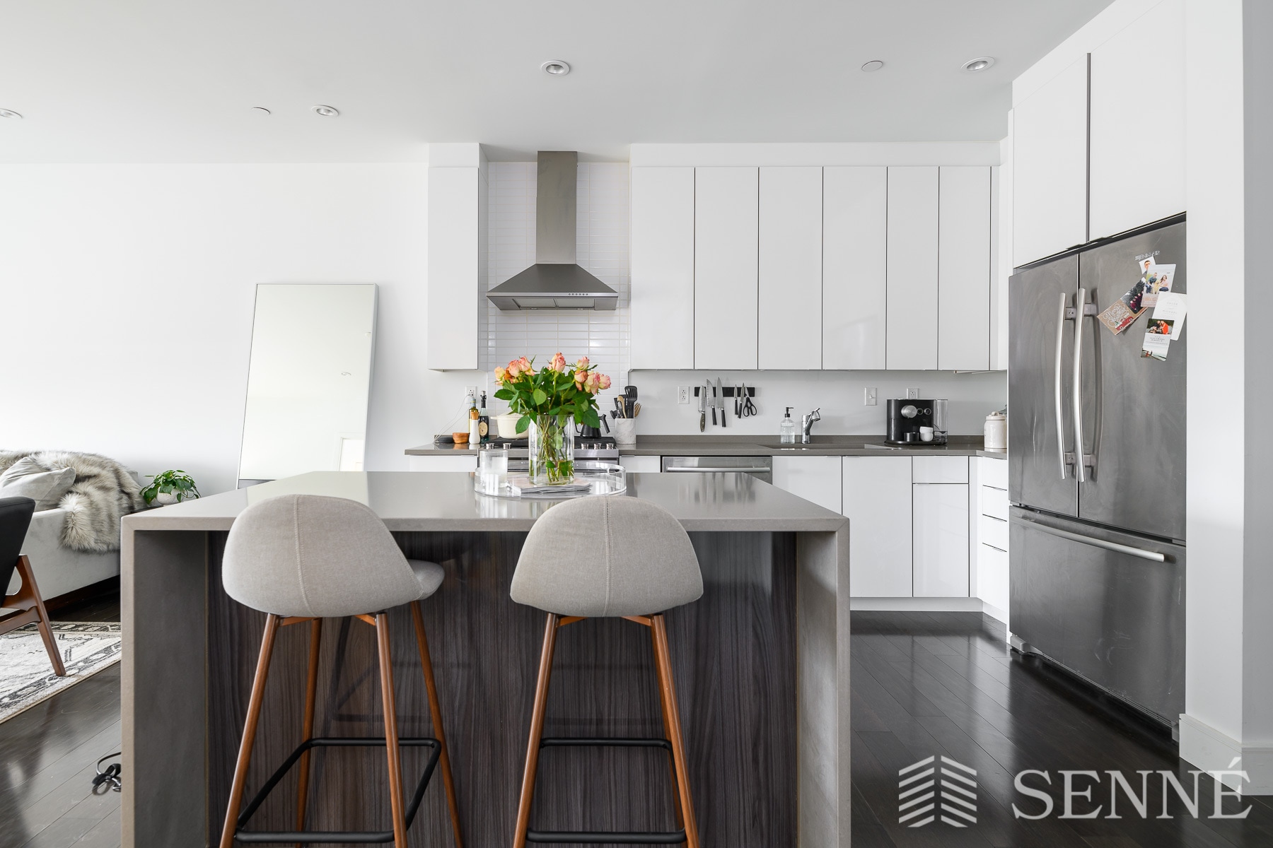 Building Photo - 2 W 6th St