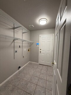 Building Photo - Beautiful 4 Bed/2 Bath with a Pool in the Heart of Castle Hills