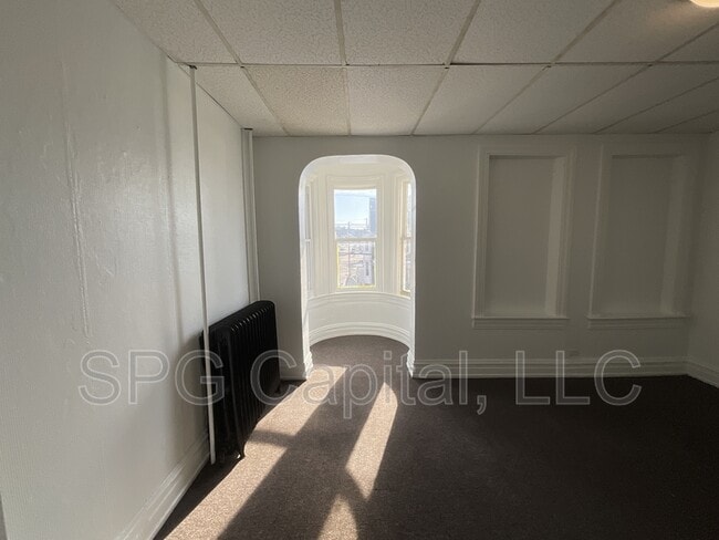 Building Photo - 901 W King St