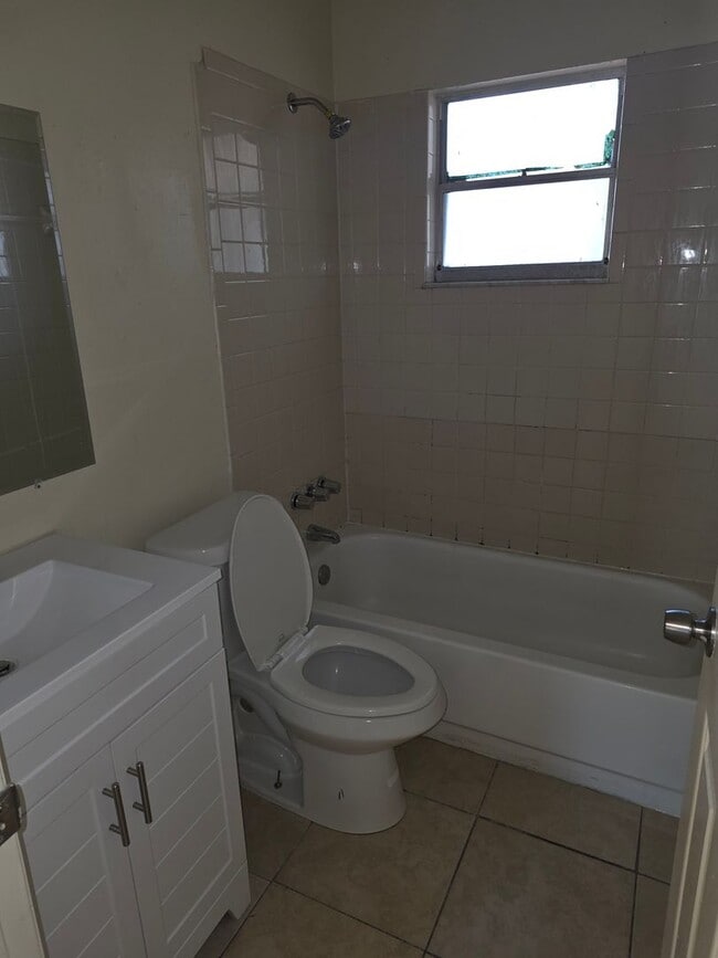 Building Photo - 3/2 DUPLEX