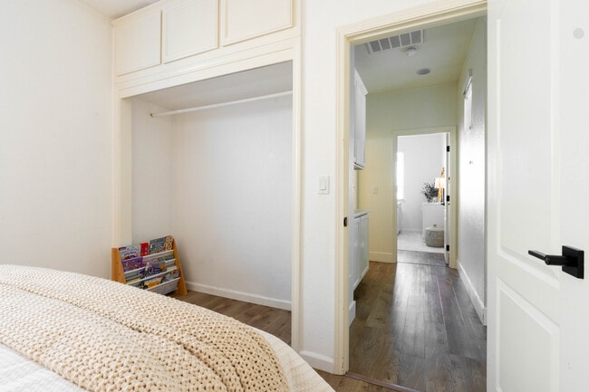 Building Photo - 1894 Pyramid Creek Dr