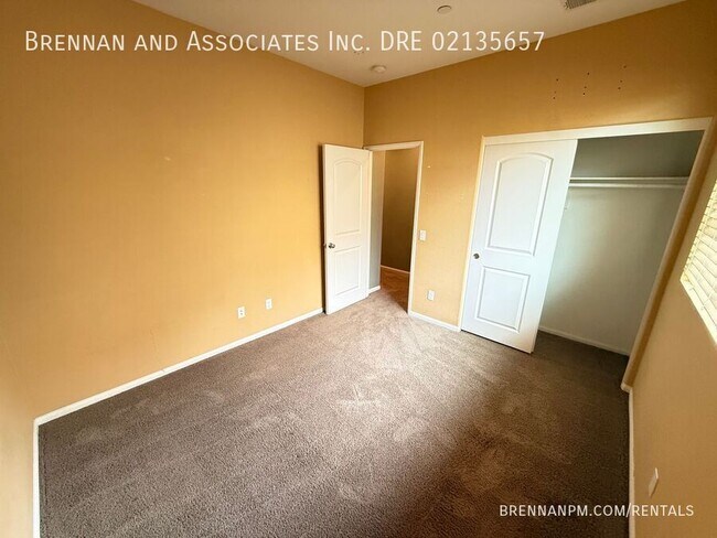 Building Photo - 1410 Heron St