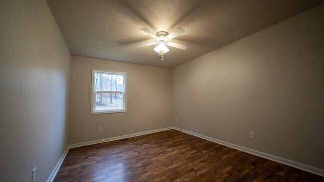 Building Photo - 92 Brentview Dr NE