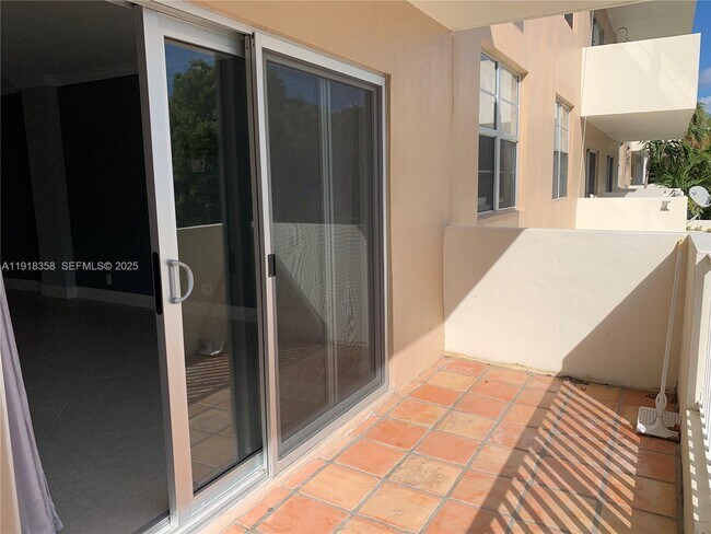 Building Photo - 1455 N Treasure Dr