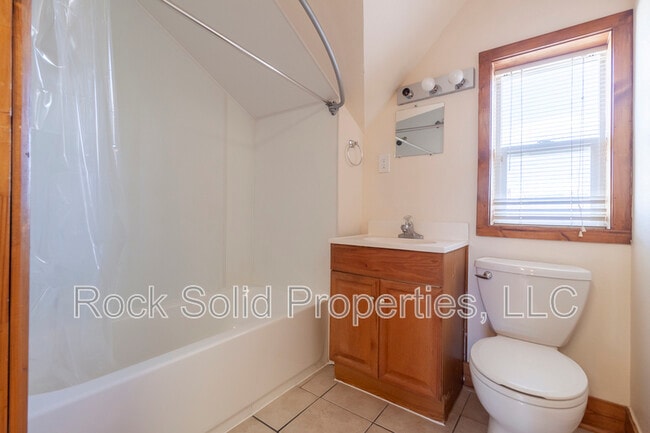 Building Photo - 1717 House Ave