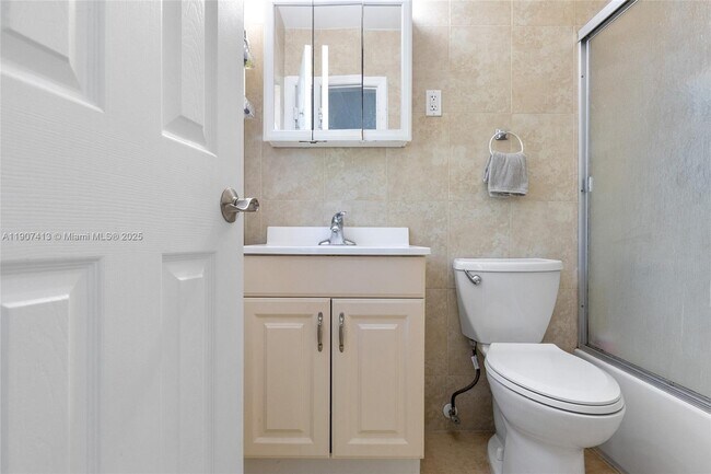 Building Photo - 81 Edgewater Dr