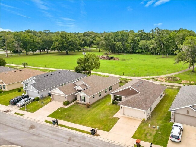 Building Photo - 187 NW 45th Loop