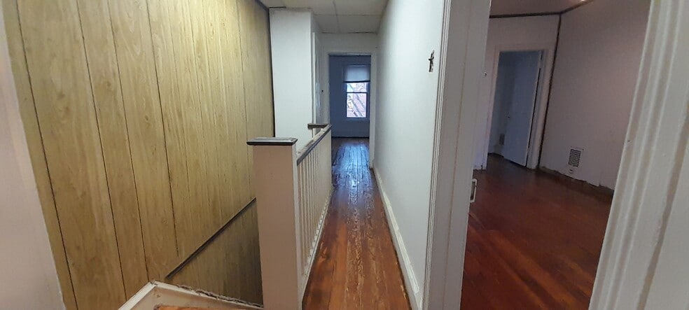 Building Photo - 421 McClellan St