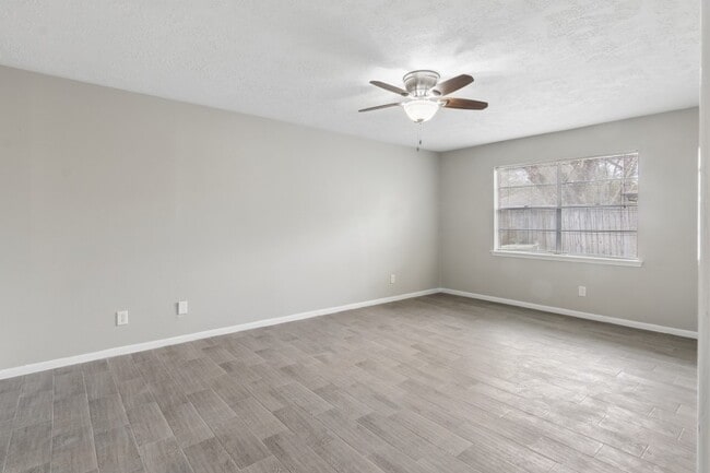 Building Photo - 3215 Palm Desert Ln