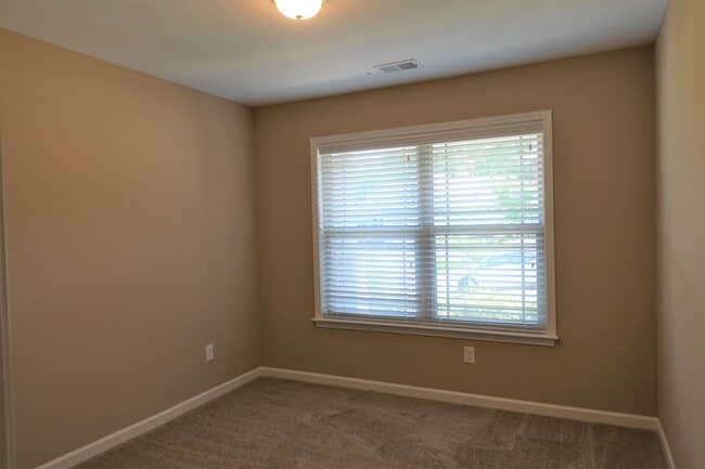 Building Photo - 161 Tiara Ridge Ln