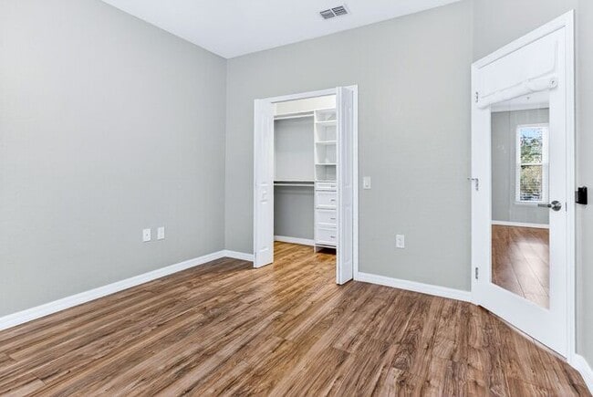 Building Photo - Immaculately updated 3/2.5 Three-Story Maitland Condo in Visconti!