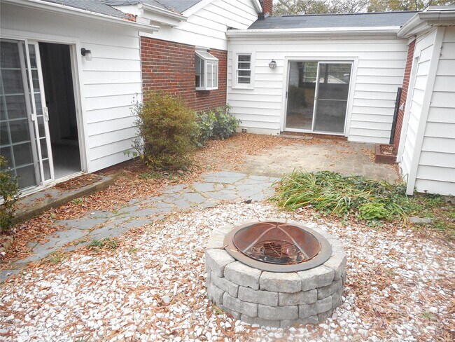 Building Photo - 1210 Norland Rd