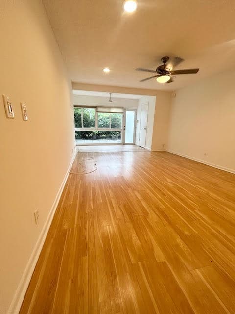 Building Photo - 13886 Vía Flora