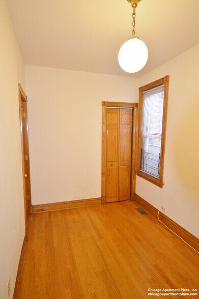 Building Photo - 638 W Drummond Pl
