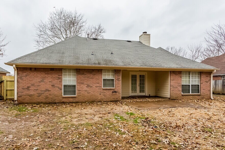 Building Photo - 5846 White Ridge Cir E