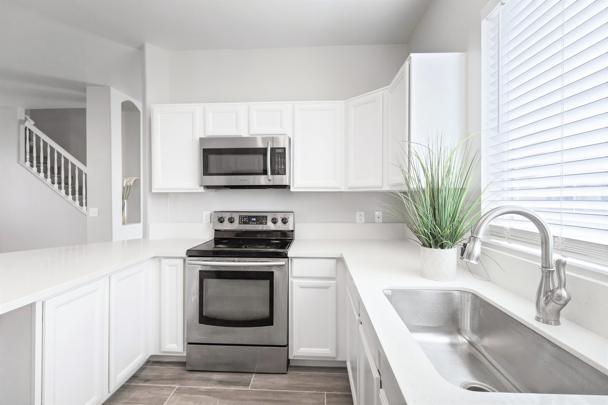 Kitchen 3 - 664 E Mariposa Pl