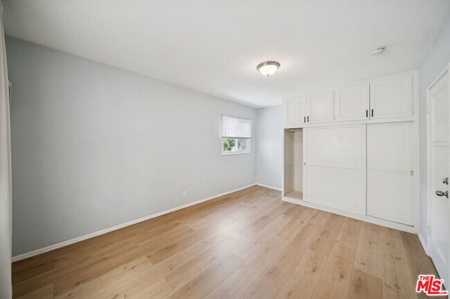 Building Photo - 1270 Havenhurst Dr