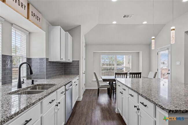 Building Photo - 1036 Almeria Bend