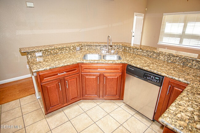 Building Photo - 1316 Desierto Azul Dr
