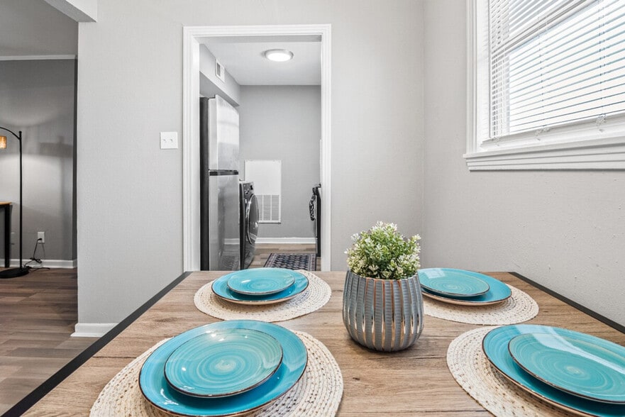 Building Photo - 2409 Brun St