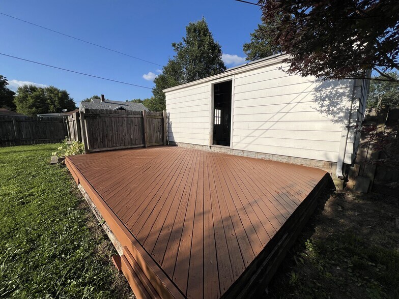 Building Photo - 2021 N Maplewood Ave