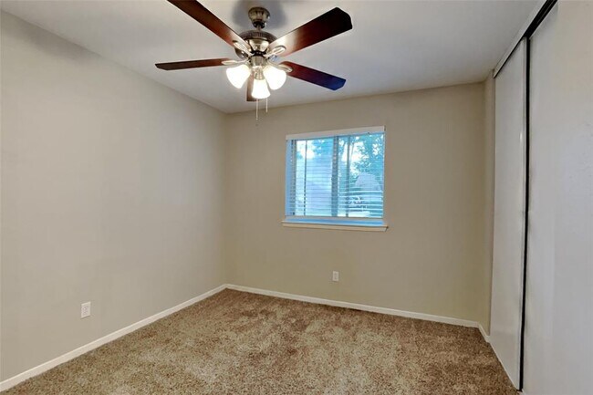 Building Photo - 9202 Wallingham Dr