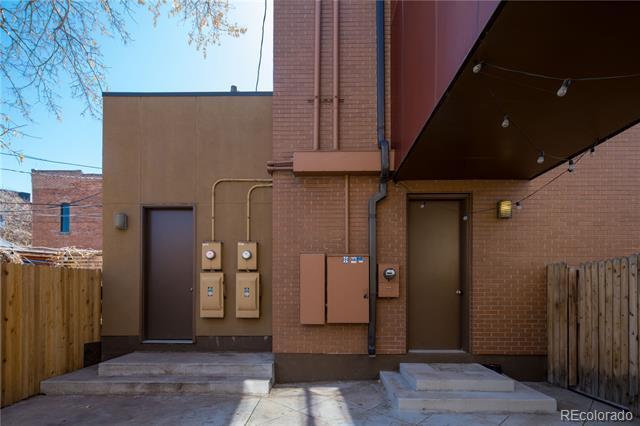Building Photo - 2536 Glenarm Pl