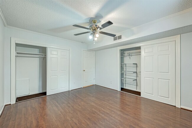 Building Photo - 8287 Kingsbrook Rd
