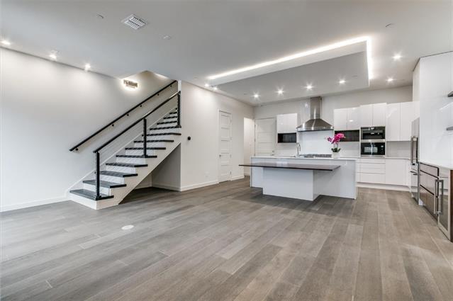 Building Photo - 256 Crockett St