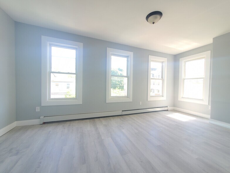 Building Photo - 87 Dwight St