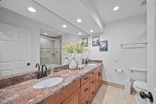 Building Photo - 2400 Seaford Dr