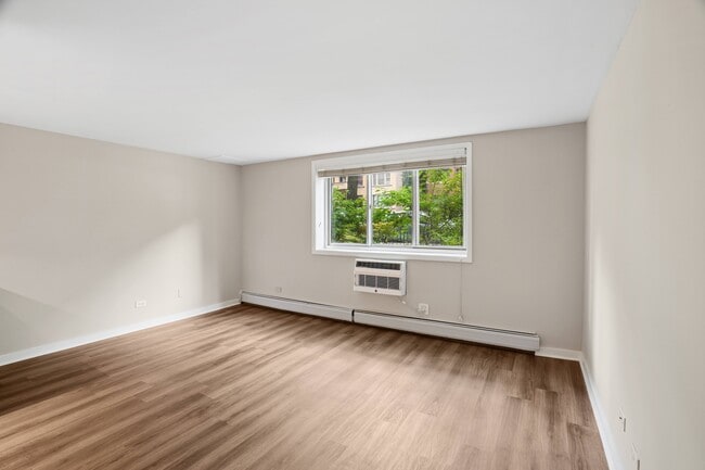 Building Photo - Reside 707