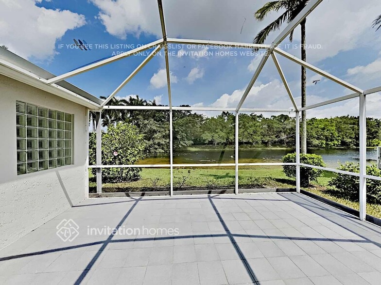 Building Photo - 161 E Bayridge Dr