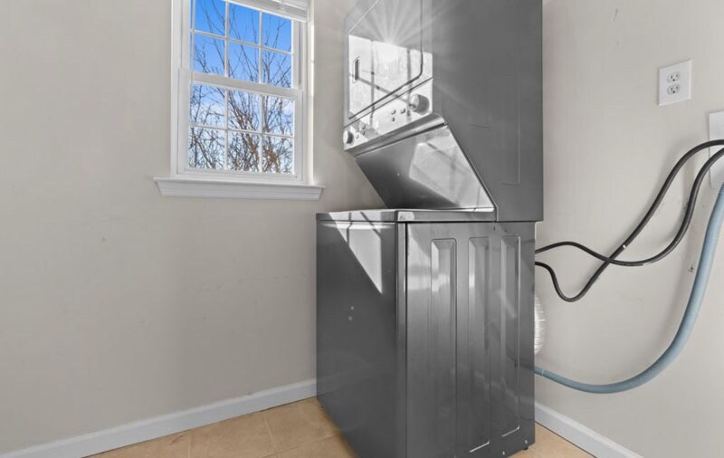 Building Photo - 25 Christine St