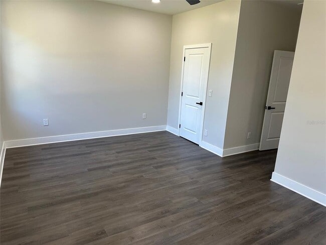 Building Photo - 4105 N Thatcher Ave