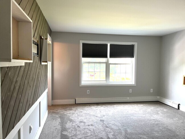 Building Photo - Rare Find Single Family Home in South Port...