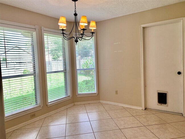 Building Photo - 14322 Village Birch St