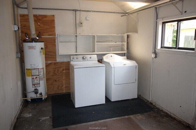 Building Photo - 1015 Milner Dr