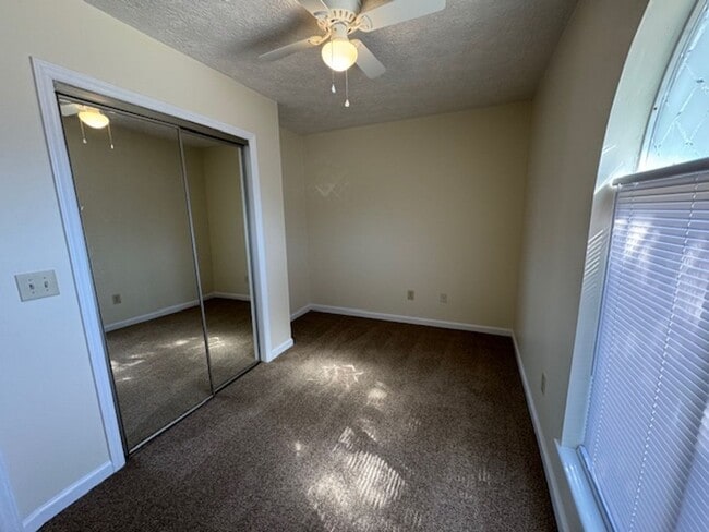 Building Photo - Close to Wrightsville Beach - Hanover Place
