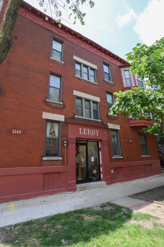 Building Photo - 836 W Cornelia Ave