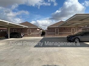 Building Photo - 1008 W La Pointe Ave