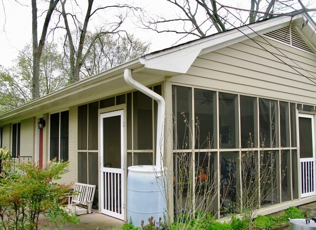 Building Photo - 145 Seminole Ave