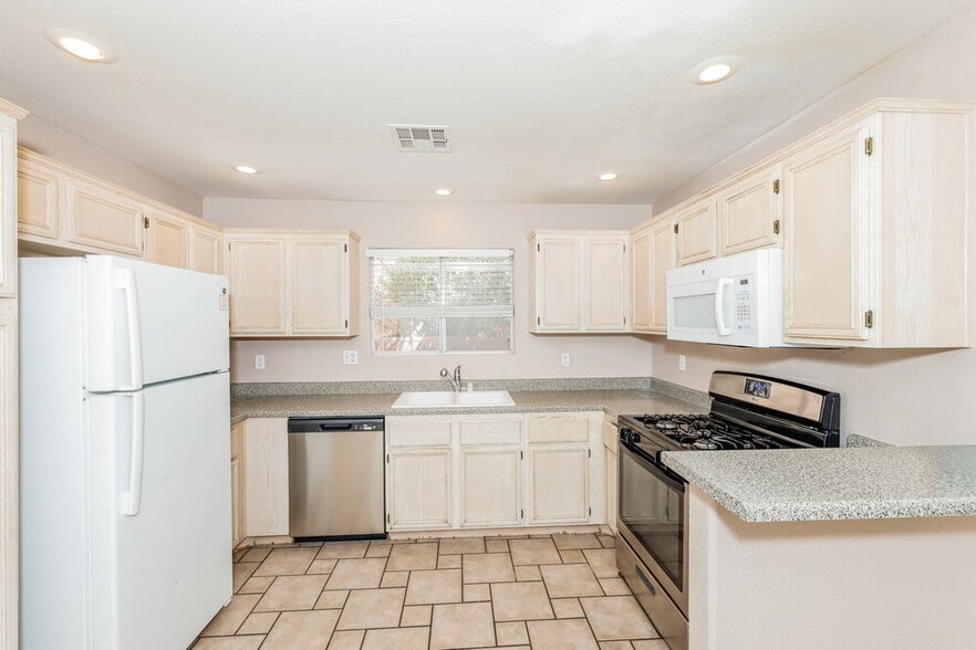 Building Photo - 5450 Mercantile St