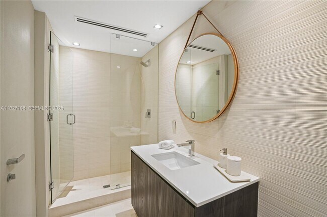 Building Photo - 650 NE 32nd St