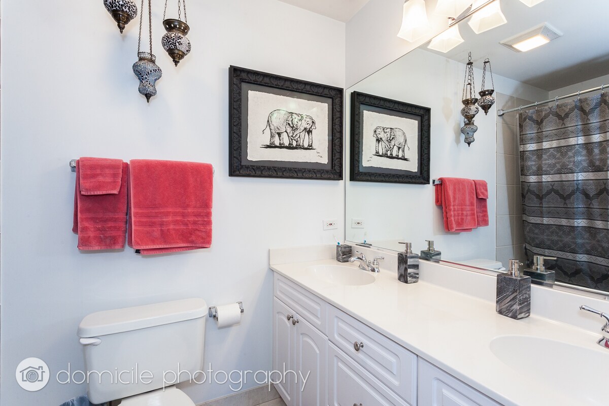 Building Photo - 1735 W Diversey Pkwy